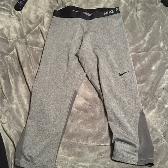 Nike Pants - Nike pro capri leggings